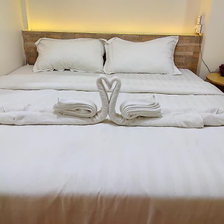 November Hostel Янгон Екстер'єр фото