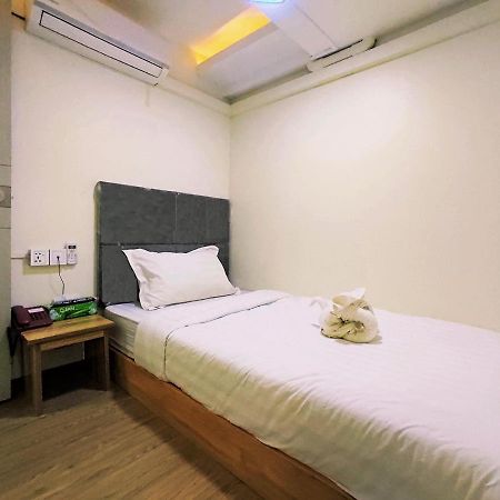 November Hostel Янгон Екстер'єр фото