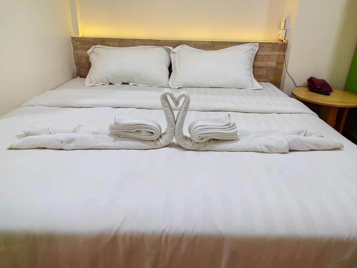 November Hostel Янгон Екстер'єр фото