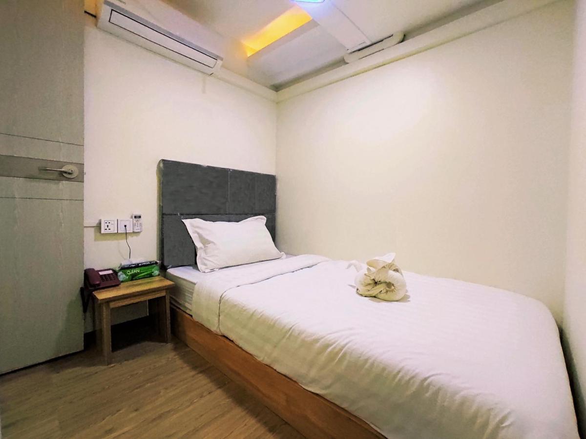 November Hostel Янгон Екстер'єр фото