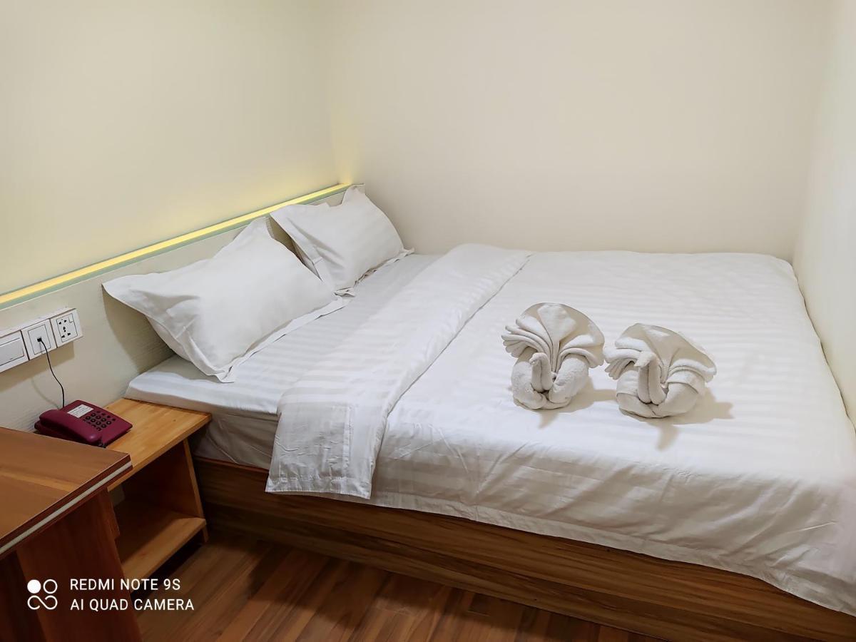 November Hostel Янгон Екстер'єр фото