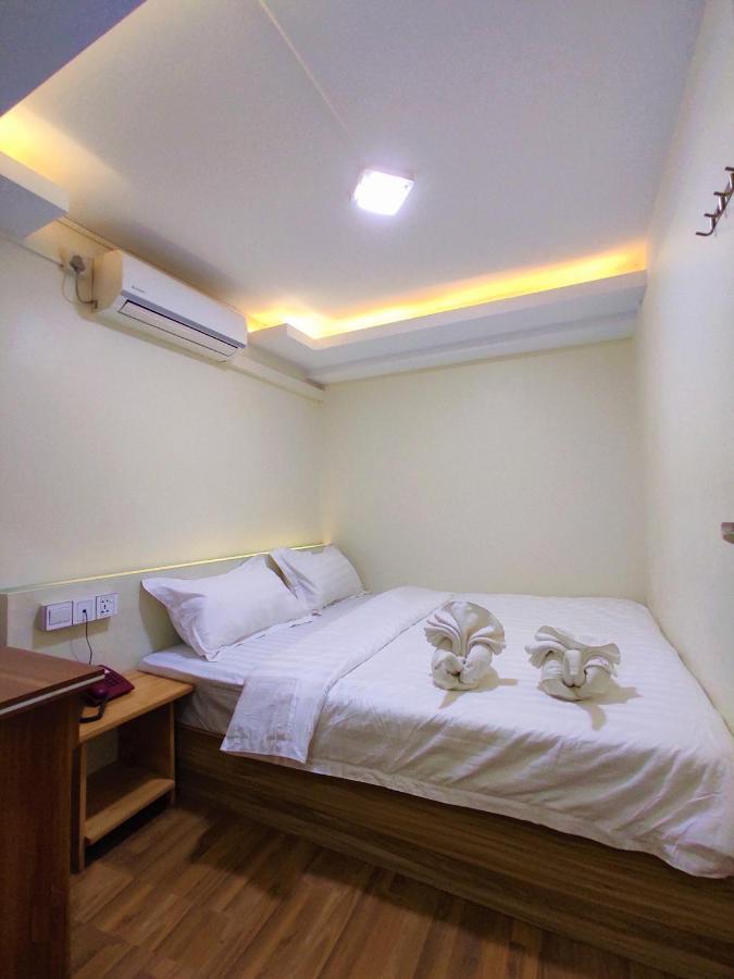 November Hostel Янгон Екстер'єр фото