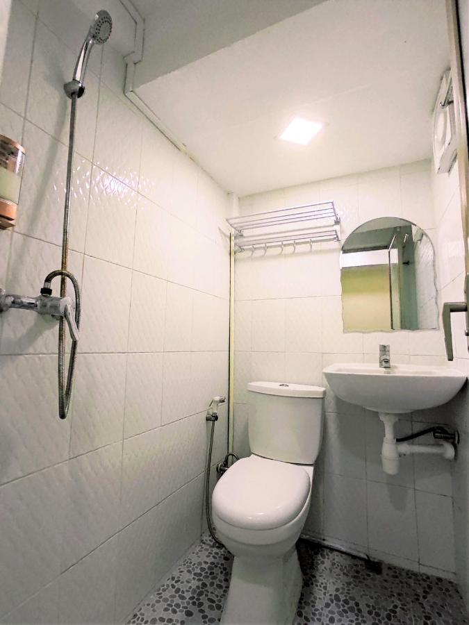 November Hostel Янгон Екстер'єр фото