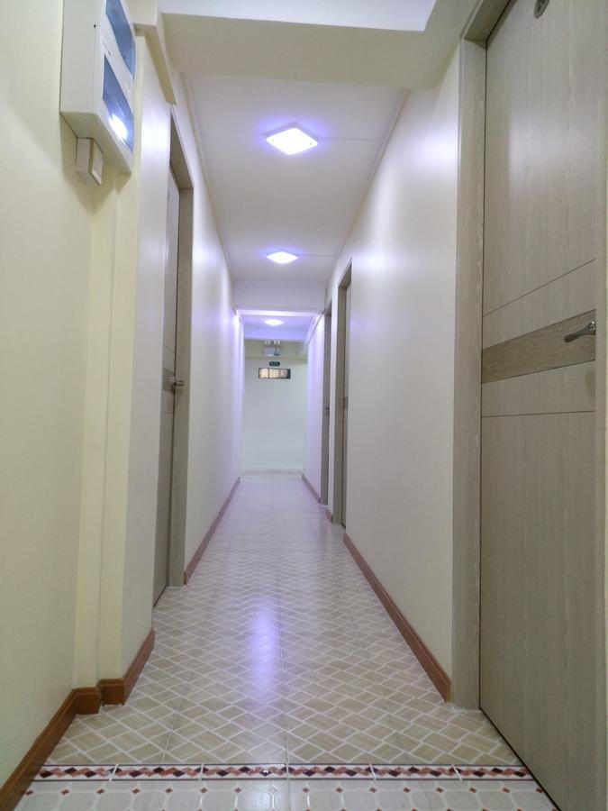 November Hostel Янгон Екстер'єр фото
