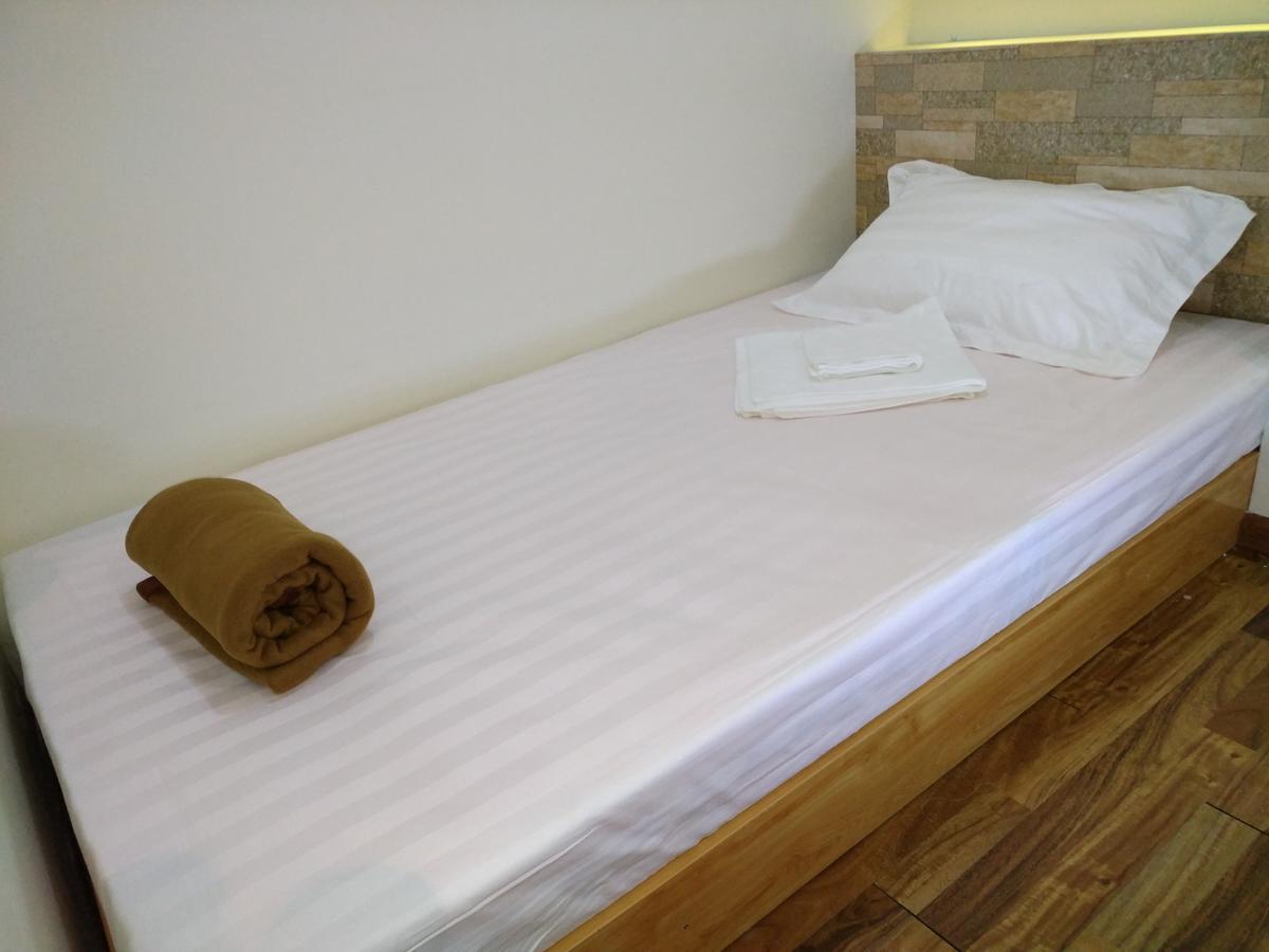 November Hostel Янгон Екстер'єр фото