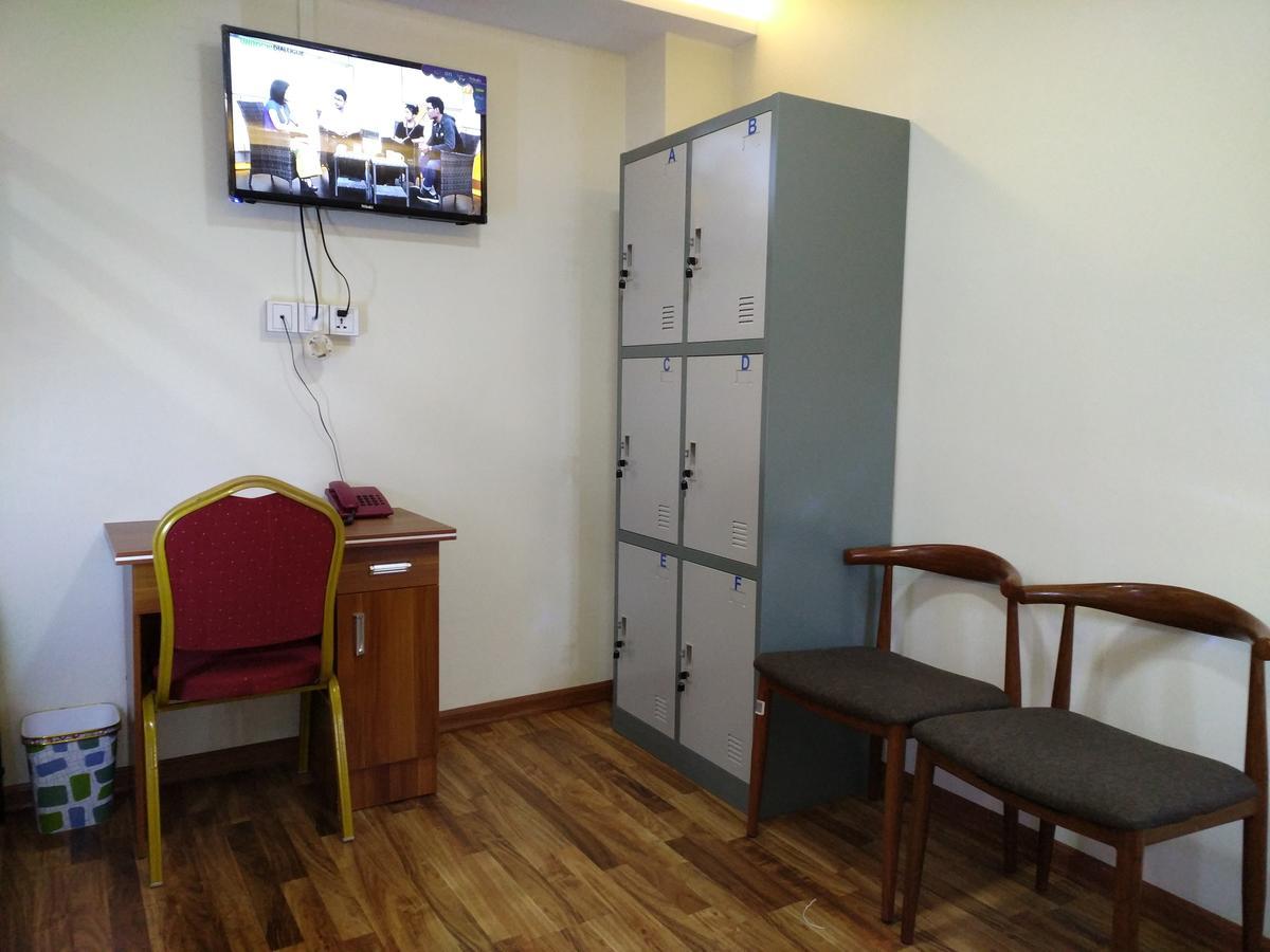November Hostel Янгон Екстер'єр фото