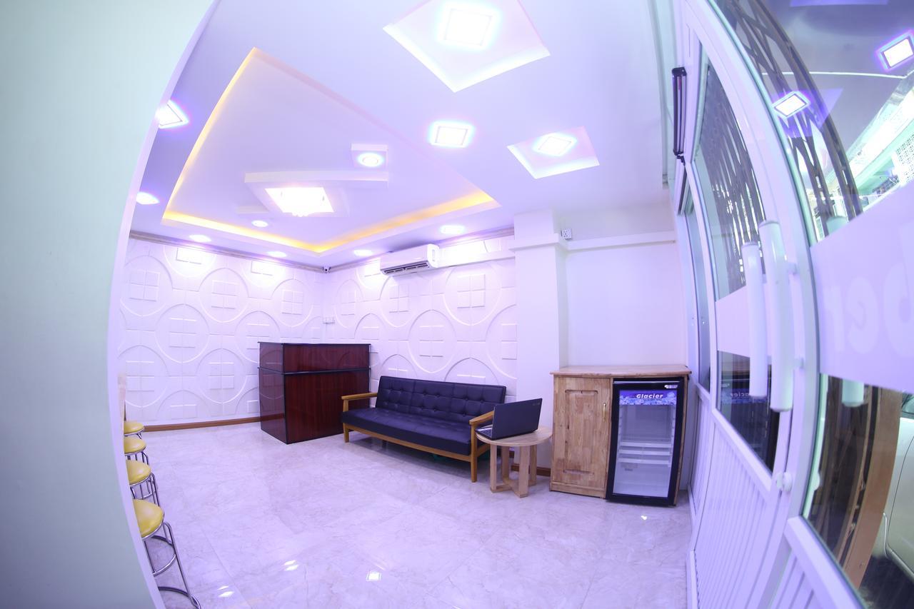 November Hostel Янгон Екстер'єр фото
