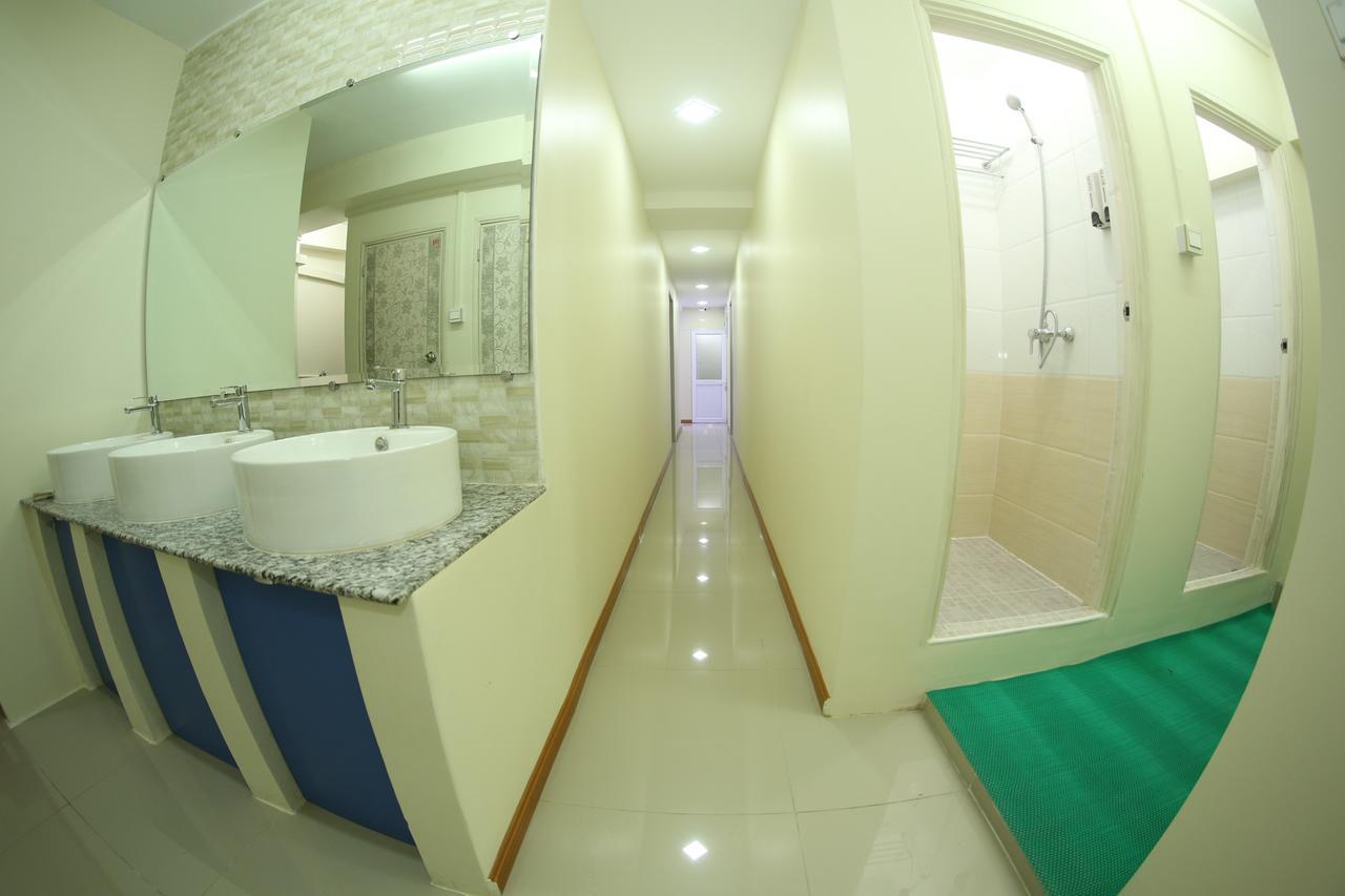 November Hostel Янгон Екстер'єр фото